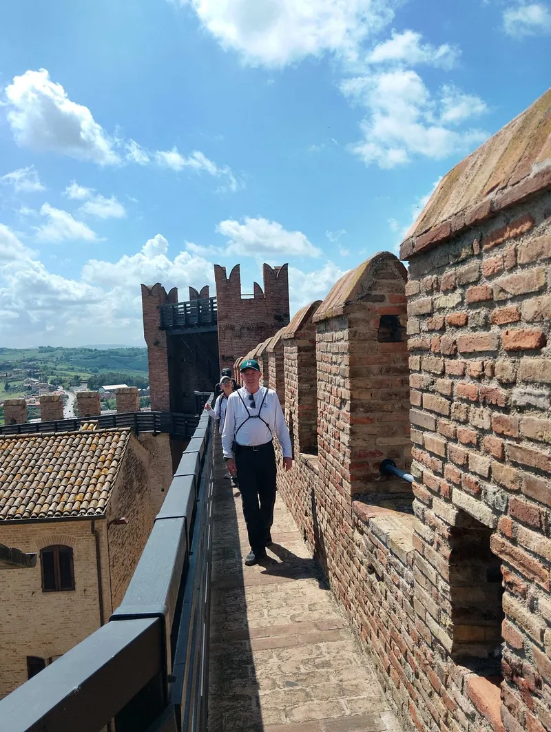 Sul camminamento delle mura