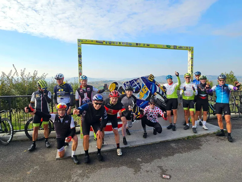 Tutti dentro la cornice gialla