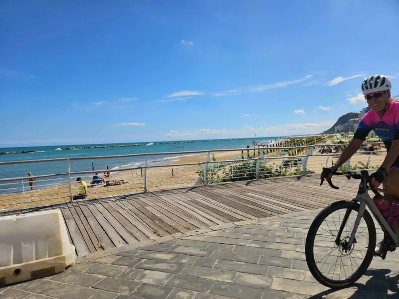 In bici sul lungomare