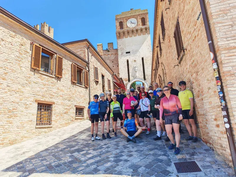 Nella via che sale alla torre